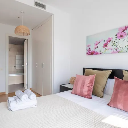 Amazing Fira And 15' From Bcn Center With Pool Apartment